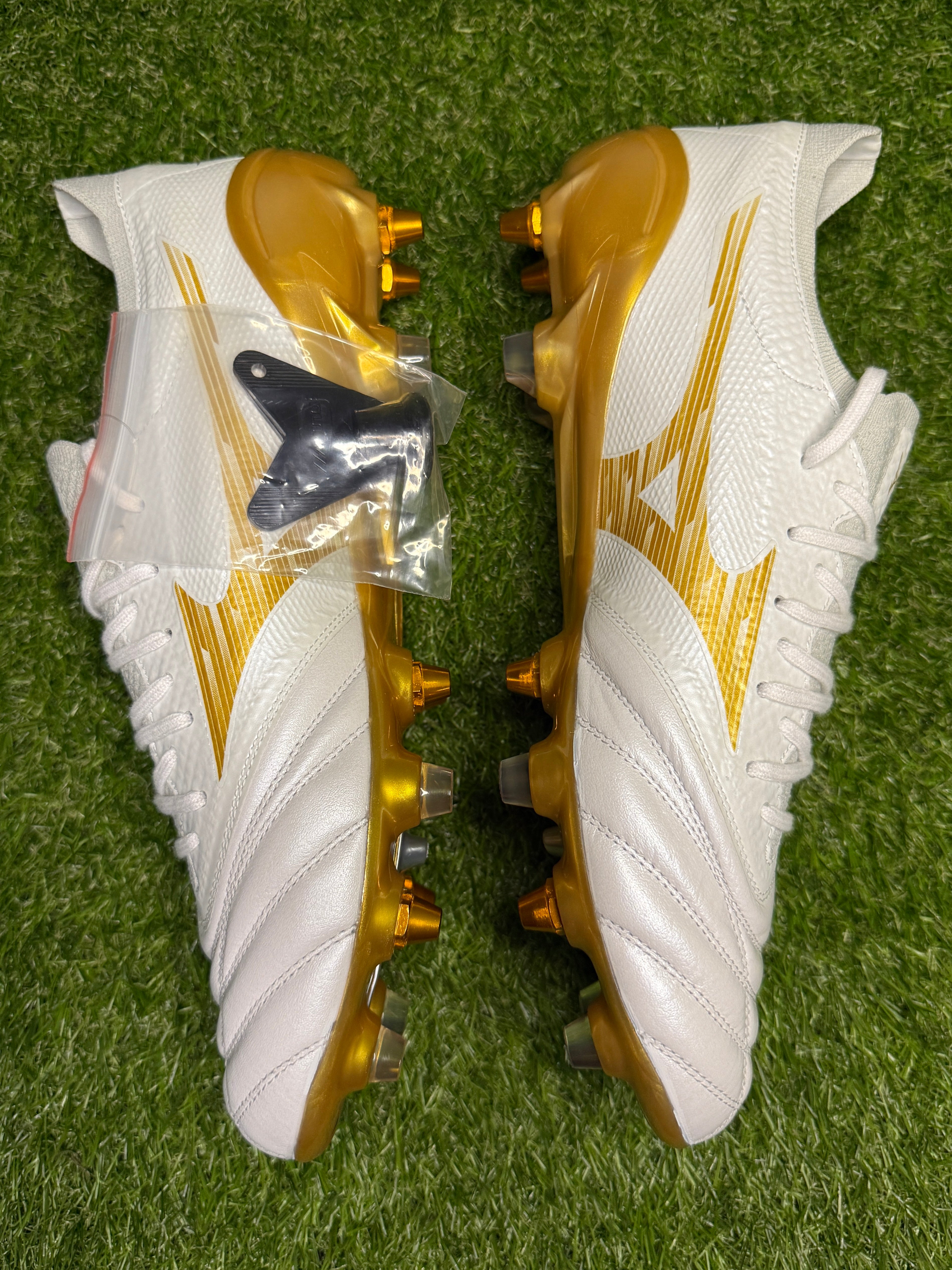 Mizuno Morelia Neo 4 B ELITE SG 'Bright Gold'