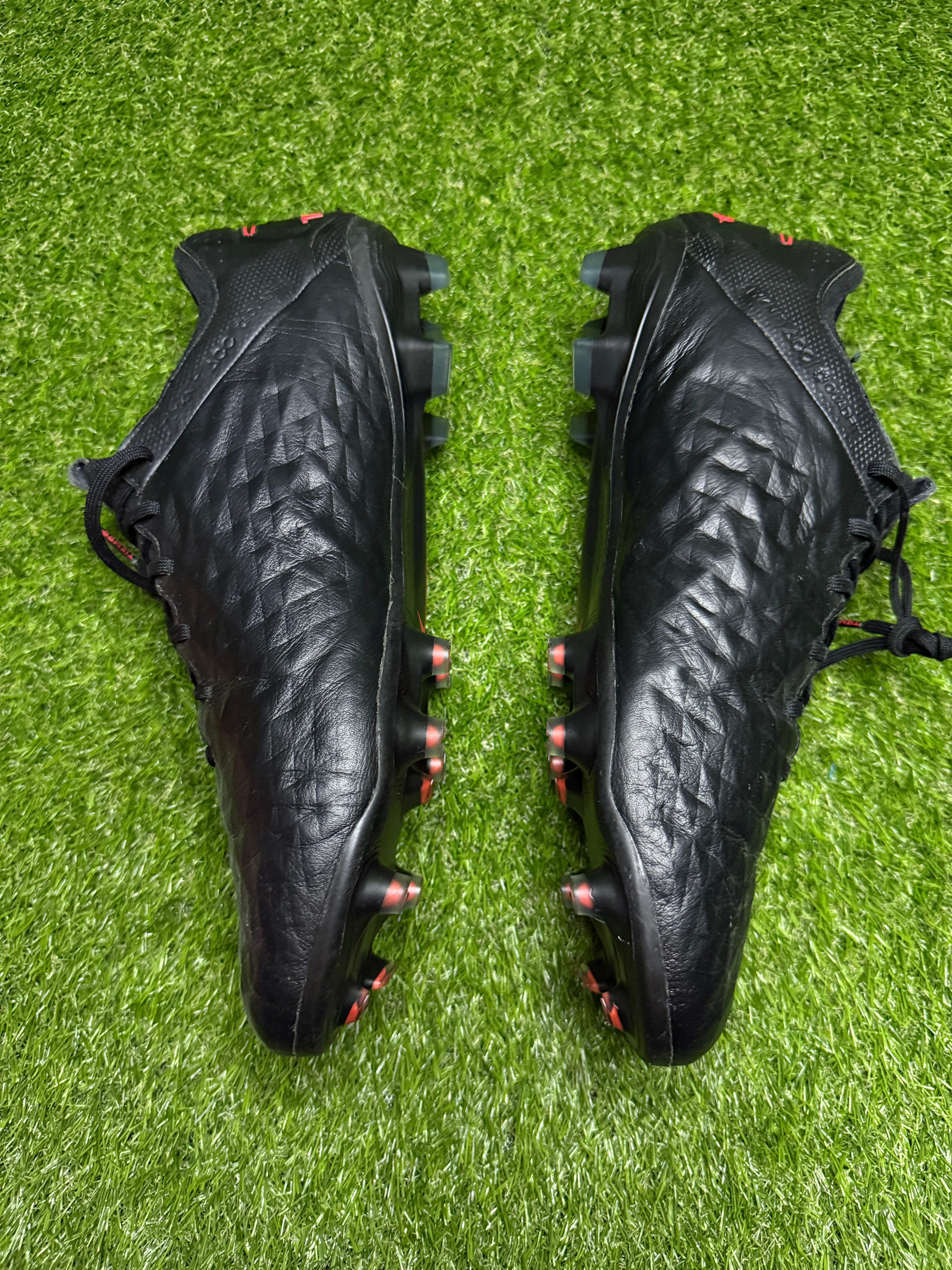 Nike Tiempo Legend 8 Elitre FG 'Black x Chile'