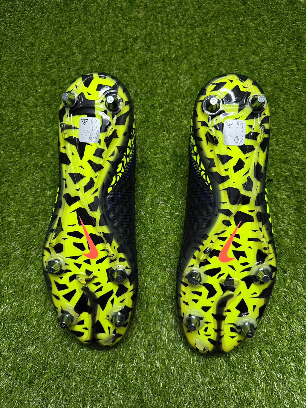 Nike Hypervenom Phantom 2 Elite SG-PRO 'Dark Lightning'