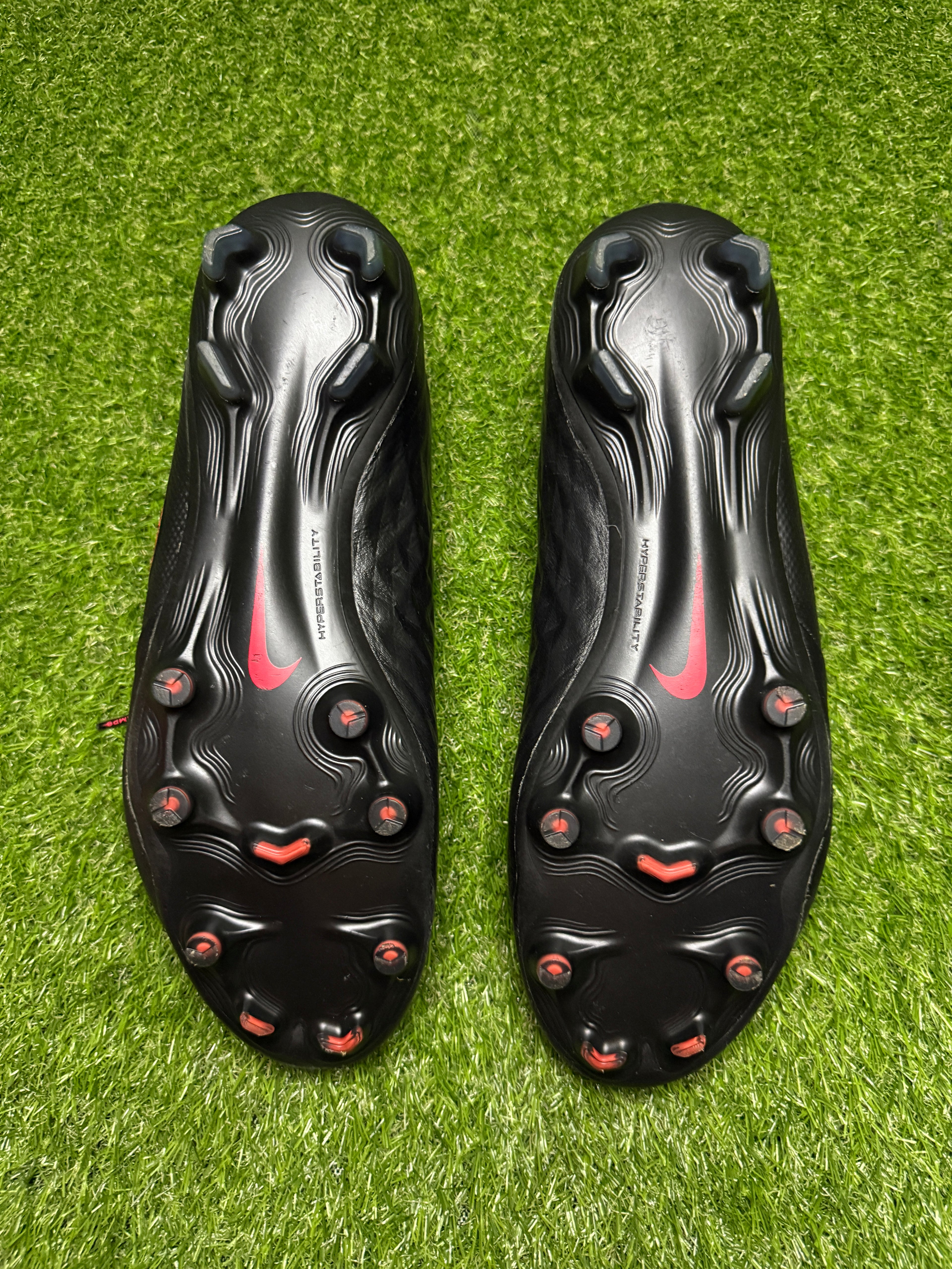 Nike Tiempo Legend 8 Elitre FG 'Black x Chile'